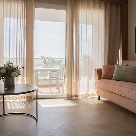 Grand Les Flamants Roses Thalasso & 4*