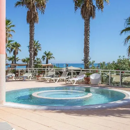 Grand Les Flamants Roses Thalasso &