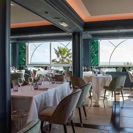 Grand Les Flamants Roses Thalasso & 4*