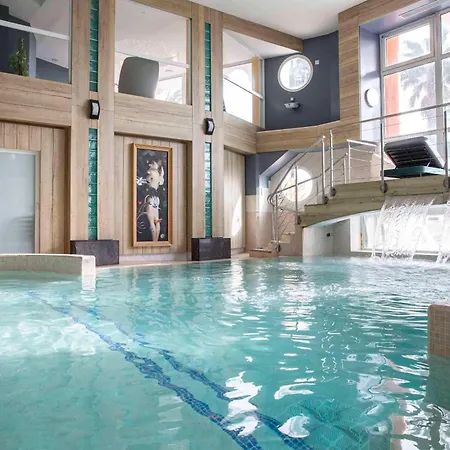 Grand Les Flamants Roses Thalasso & 4*