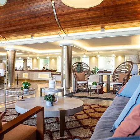 Grand Les Flamants Roses Thalasso &