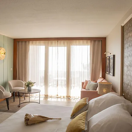 Grand Les Flamants Roses Thalasso & 4*