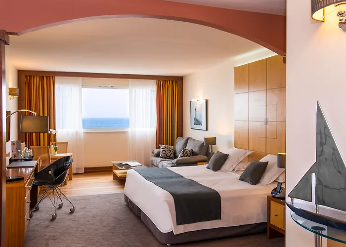Grand Les Flamants Roses Thalasso & 4*