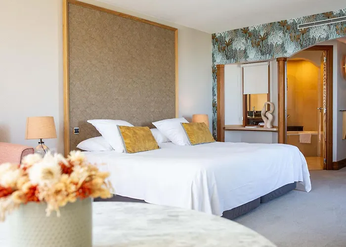 Grand Les Flamants Roses Thalasso & 4*
