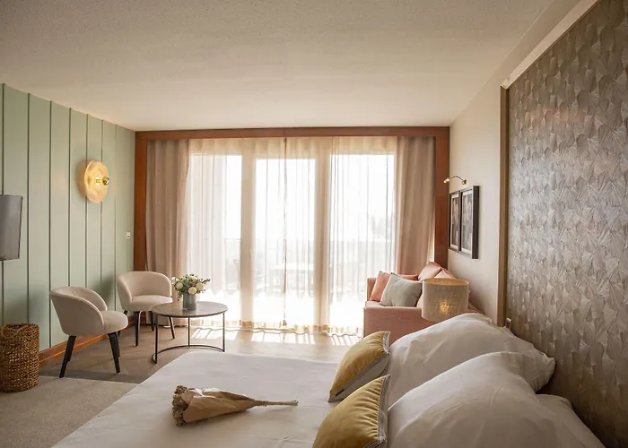 Grand Les Flamants Roses Thalasso & 4*